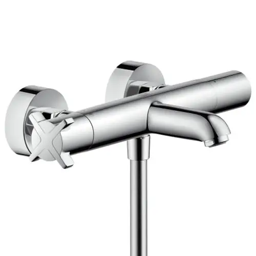 Wannenarmatur von AXOR mit zwei Steuergriffen und einem Auslaufrohr, montiert an der Wand. Verchromte Oberfläche für Funktion und Ästhetik.